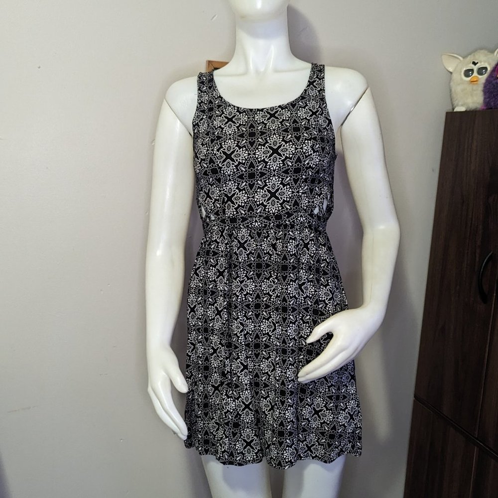 Divided by H&M Patterned Sleeveless Dress with Cutouts 2 EUC